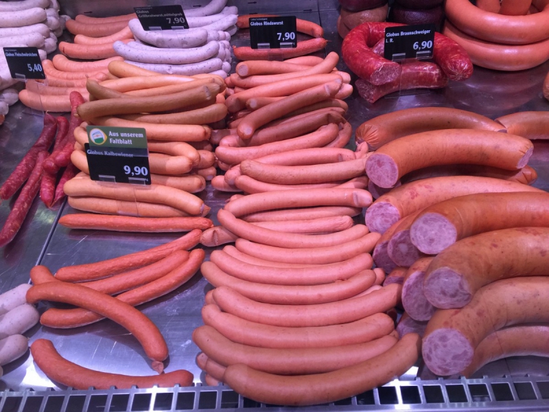 charcuterie-OPIO-min_sausages_meat_butchery-1069321